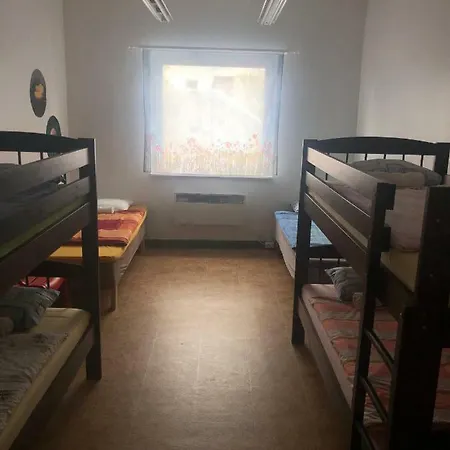 Telegraf Backpackers بيت شباب كوريسارِ